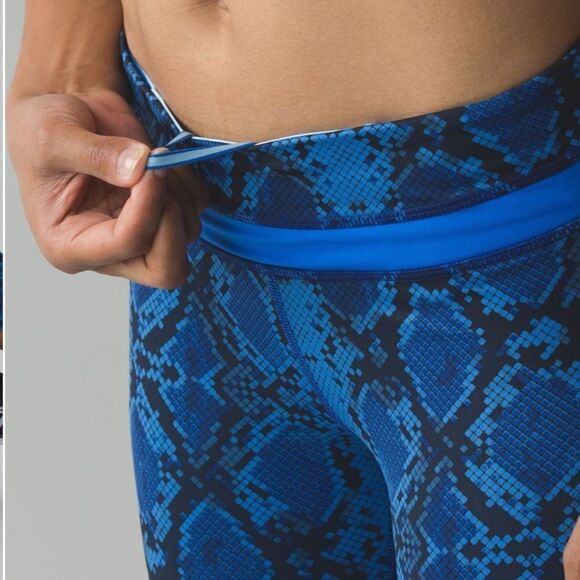 Lululemon Inspire Crop II Mesh Mini Ziggy Snake Sapphire Blue Pipe Leggings 4 - Picture 10 of 13